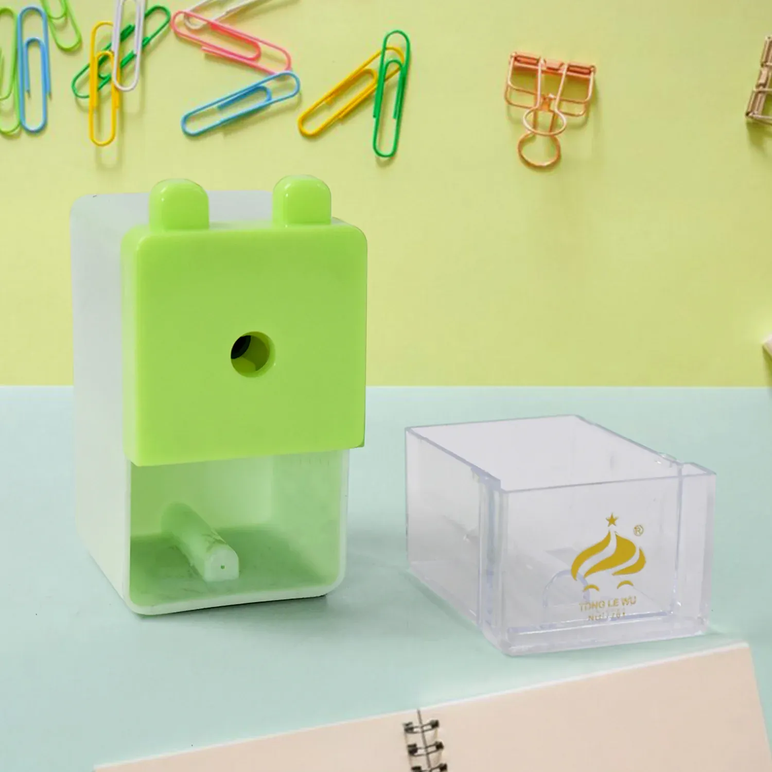 Manual Table Pencil Sharpener – Precise & Cute Design - Detailed Feature View 2