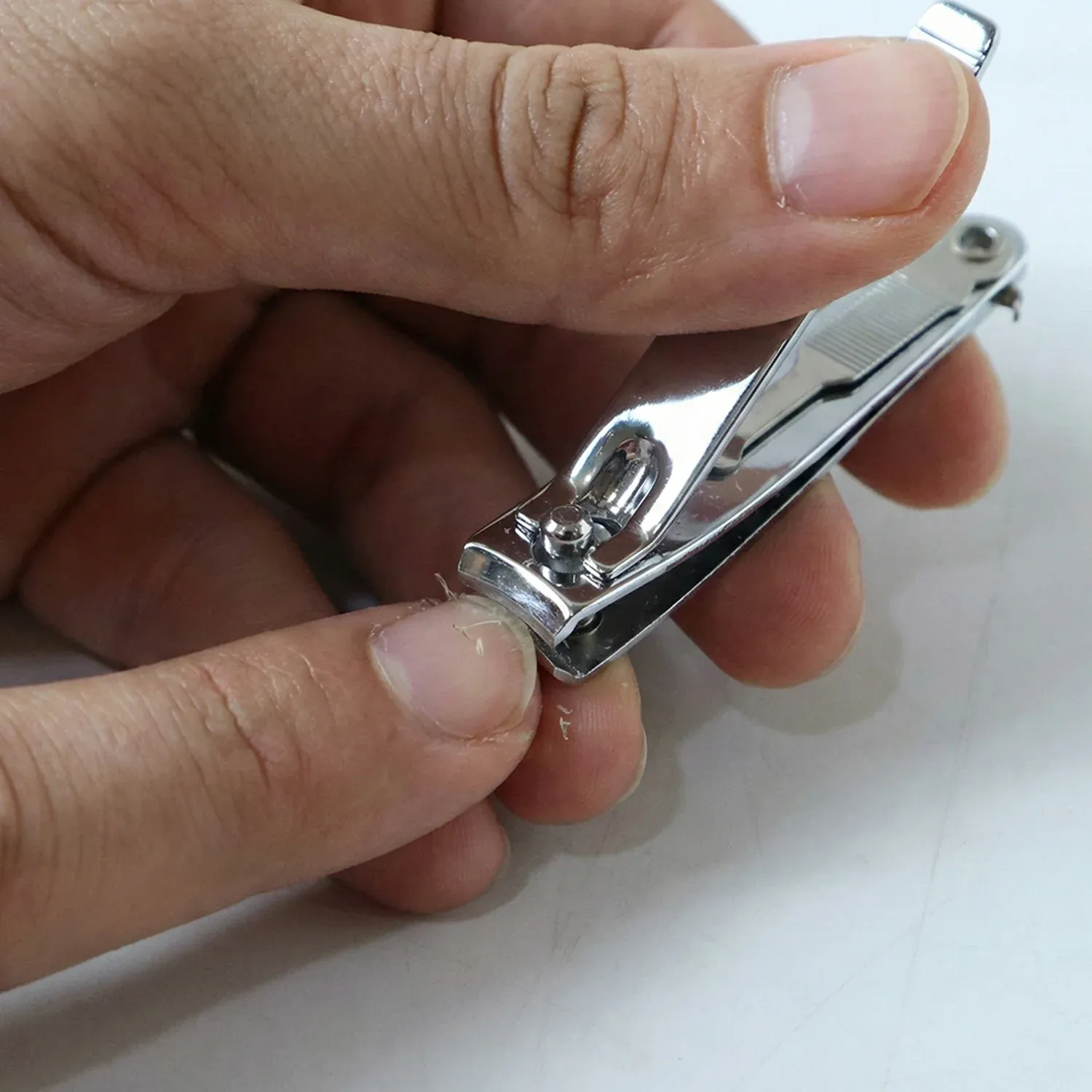 Stainless Steel Nail Clippers – Compact Set with Keychain Holder - Detailed Feature View 2
