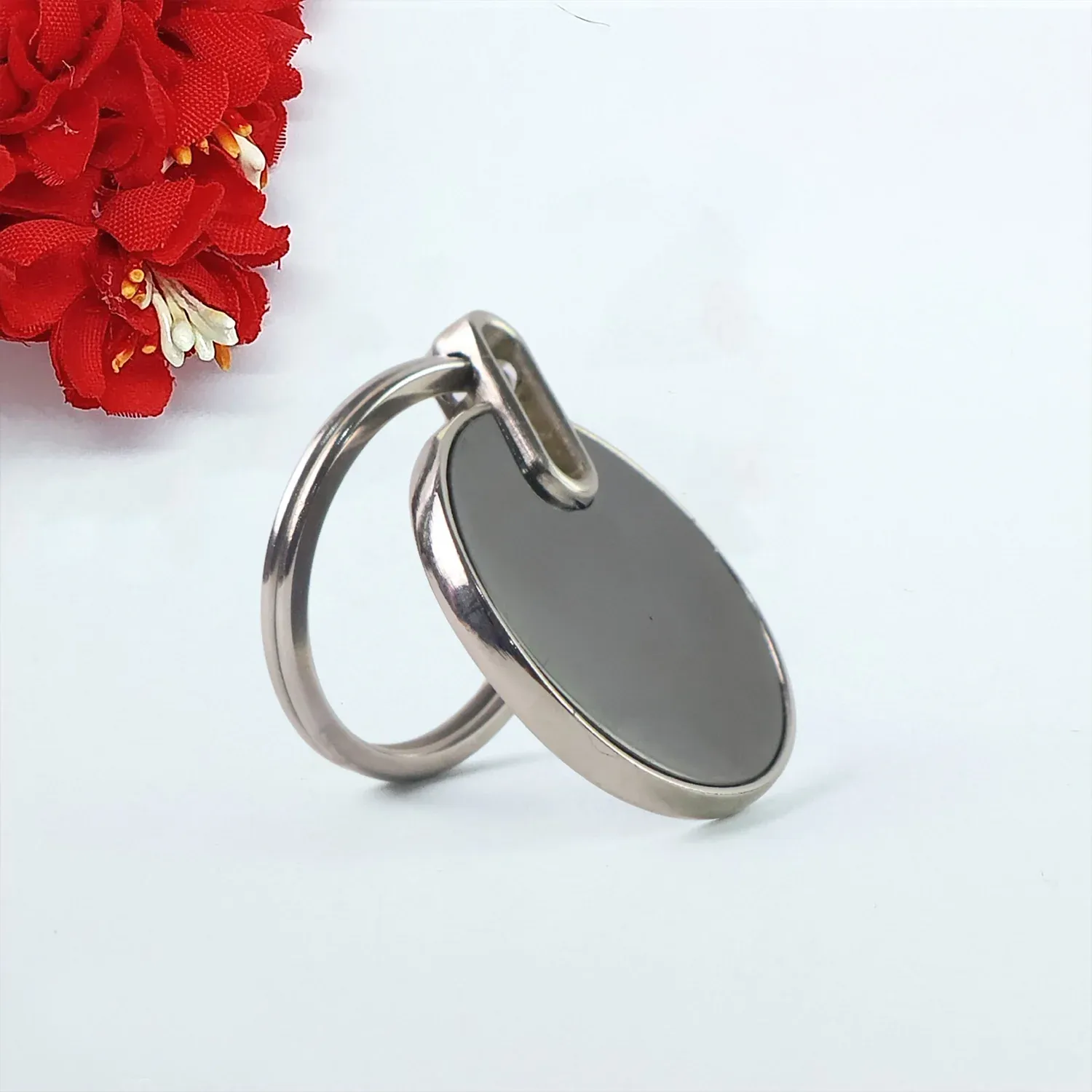 Black Round Metal Keychain – Durable Minimalist Key Organizer - Detailed Feature View 3
