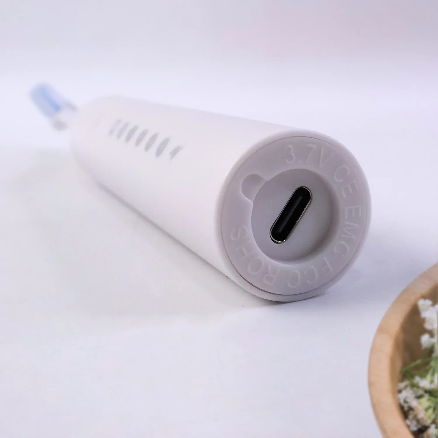 Electric Toothbrush – Rechargeable with 3 Extra Replacement Heads - Detailed Feature View 7