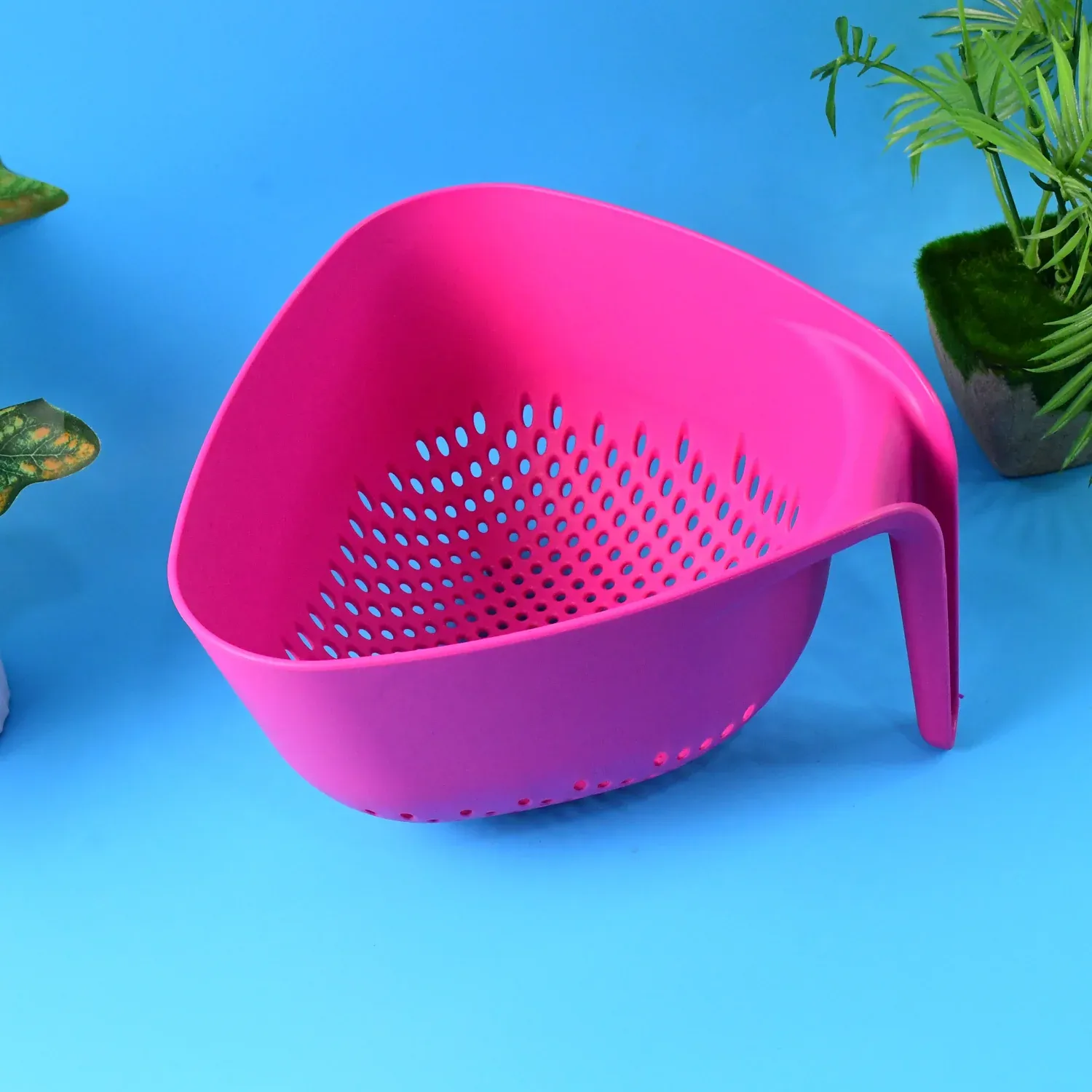 Triangular Kitchen Colander – Ergonomic Handle & Quick Drainage - Detailed Feature View 8