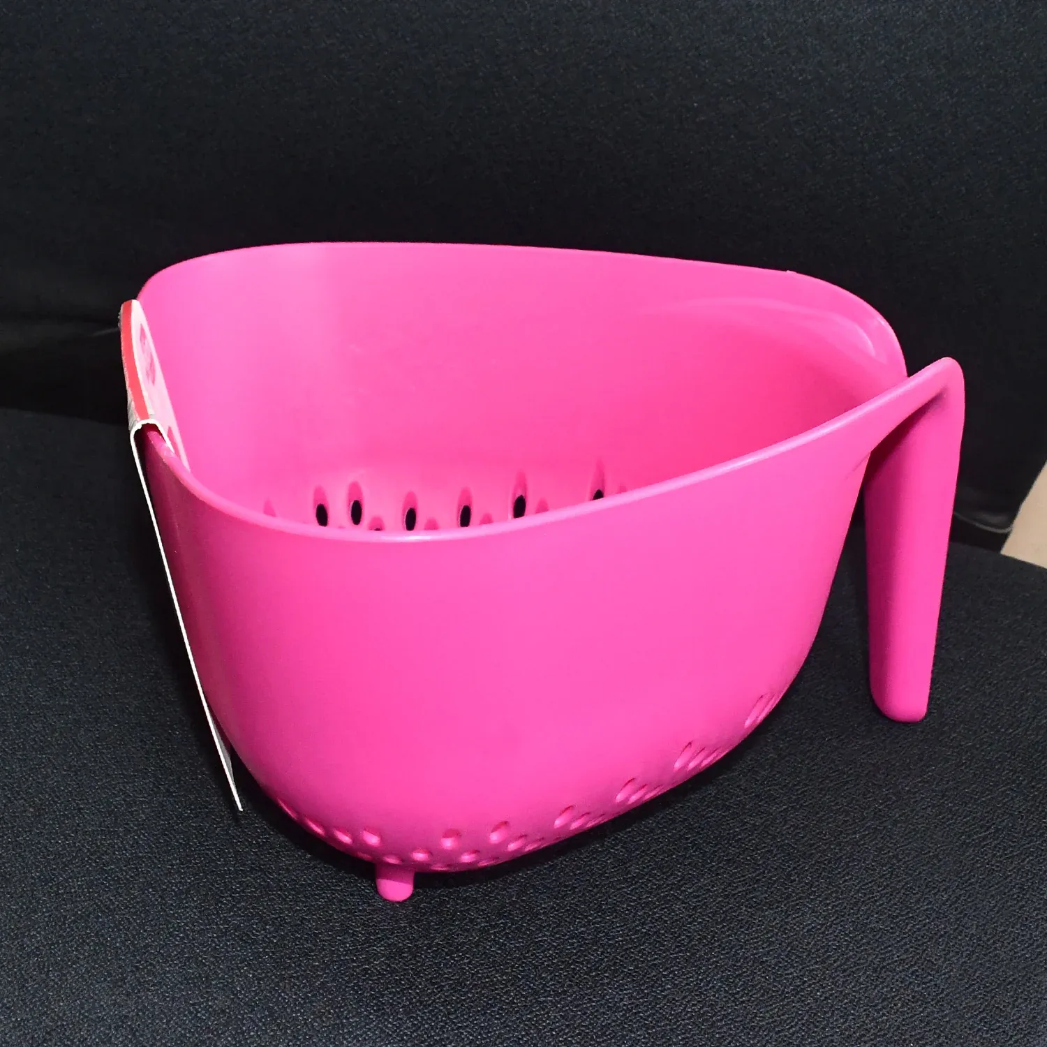 Triangular Kitchen Colander – Ergonomic Handle & Quick Drainage - Detailed Feature View 9