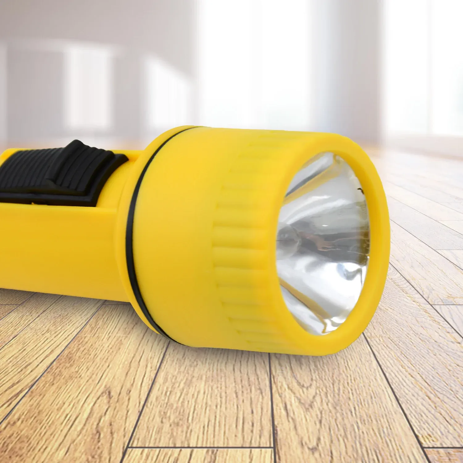 LED Flashlight – Bright, Portable Emergency Torch | Poravar - Detailed Feature View 3