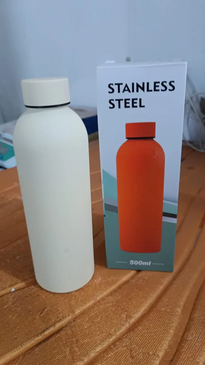 Stainless Steel Vacuum-Insulated Water Bottle – 500ml Hydration - Detailed Feature View 10
