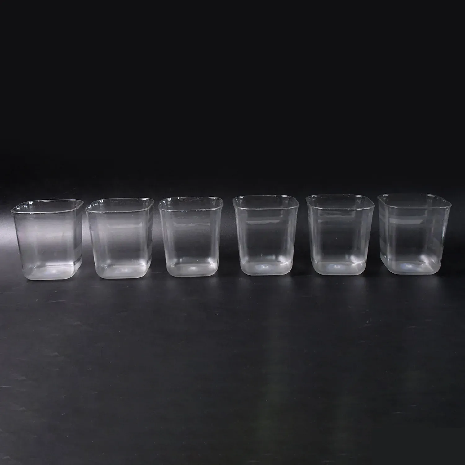 Transparent Diamond Plastic Glass Set – 6 Pieces with Tray - Detailed Feature View 5