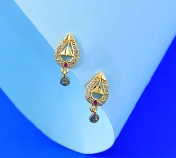 Teardrop Gold Earrings – Elegant Cutwork Design with Hanging Stone