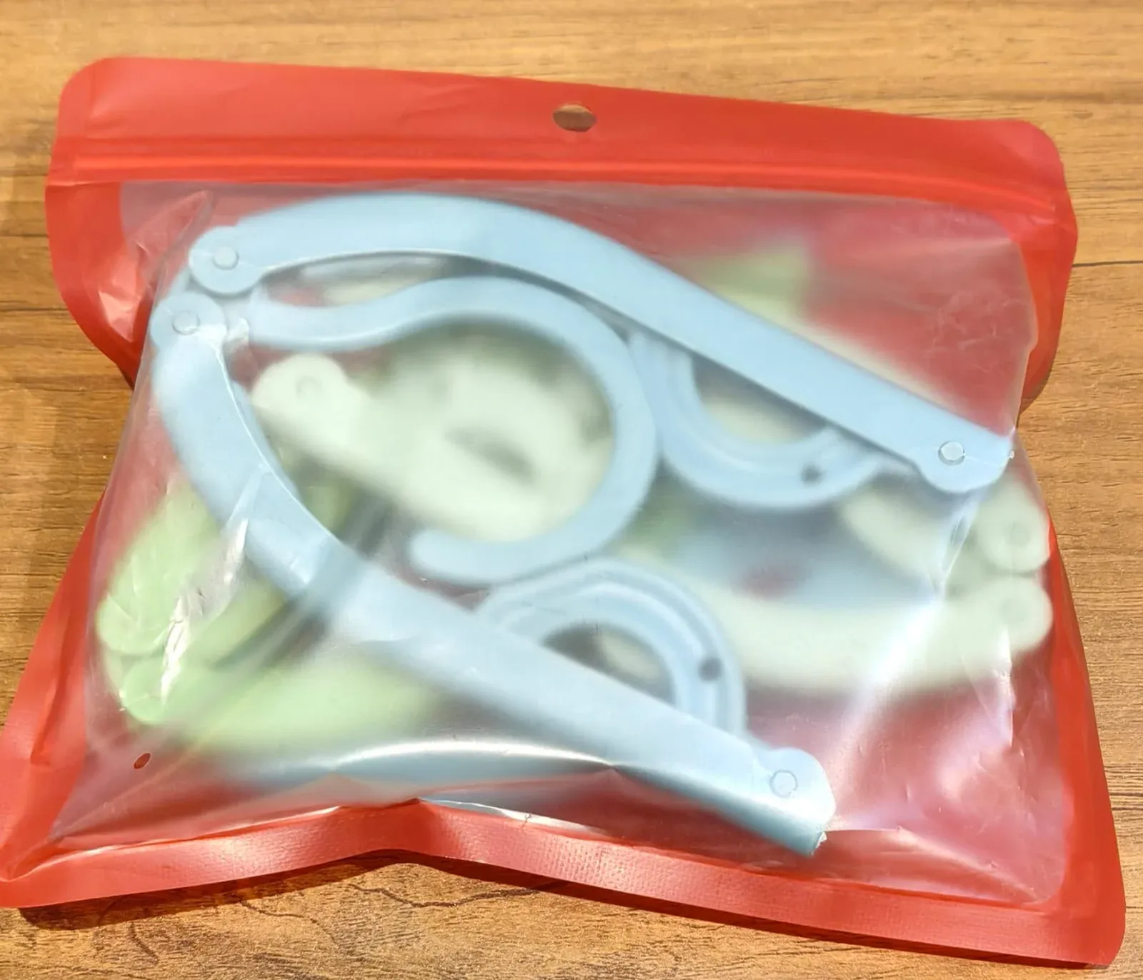 Travel Hangers – Compact Foldable 4-Pack for Easy Storage - Detailed Feature View 6