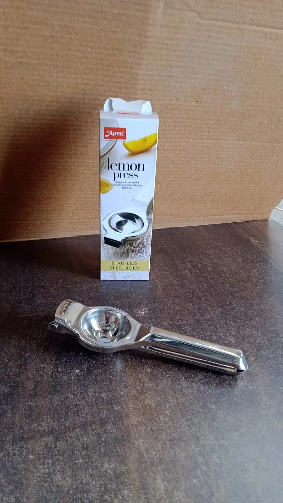 Stainless Steel Lemon Press – Heavy Duty Juicer with Ergonomic Handle - Detailed Feature View 6