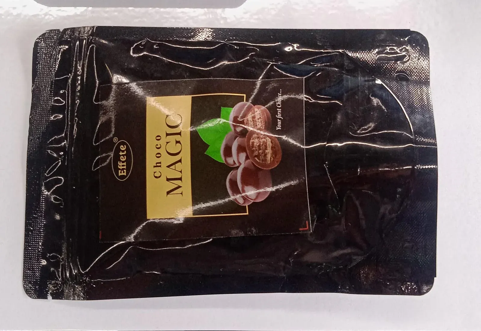Crunchy Chocolate Bites – Delightful 40g Snack Pack | Effete - Detailed Feature View 3