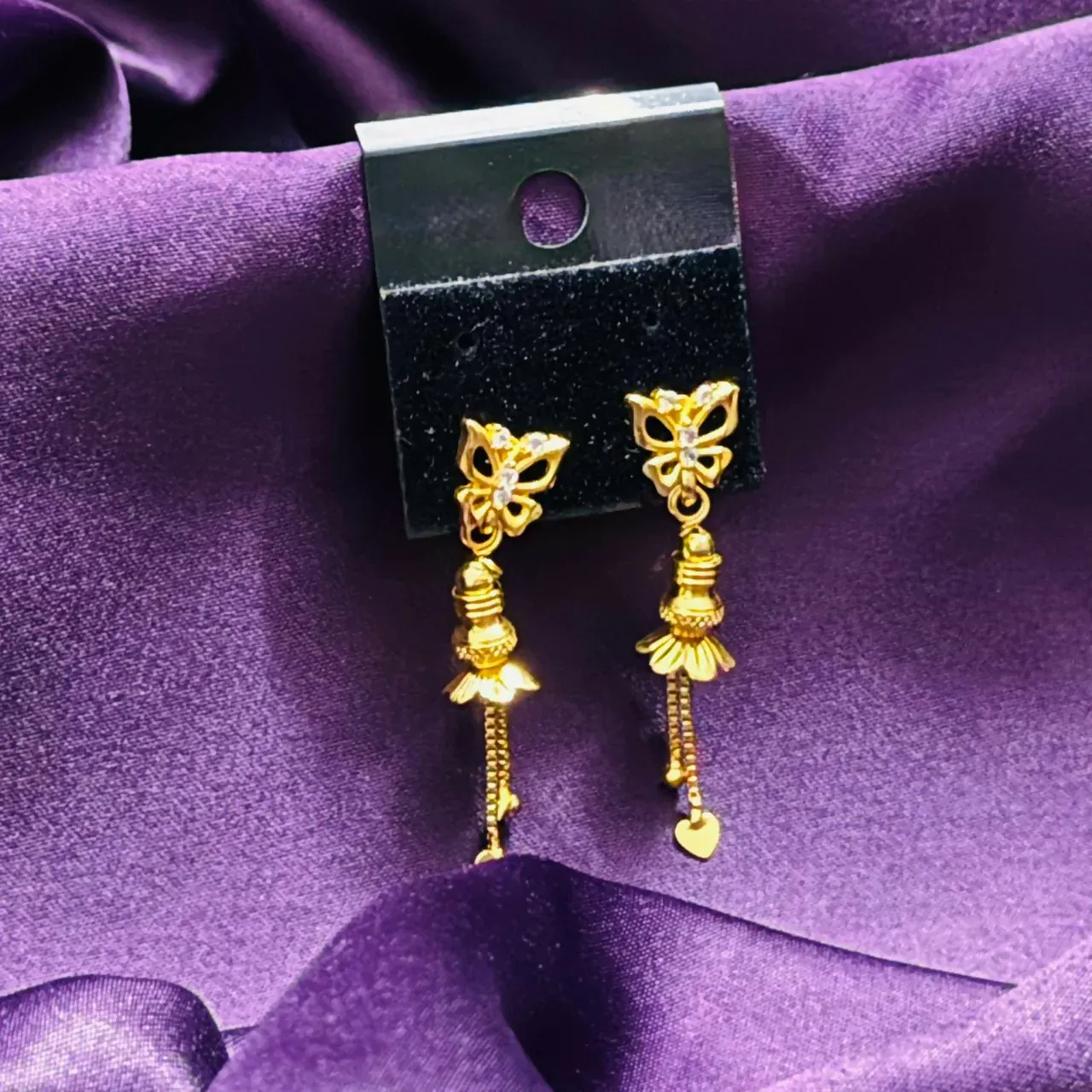 Small Size Earrings – Elegant Gold Dangle for Every Day Wear - Detailed Feature View 1