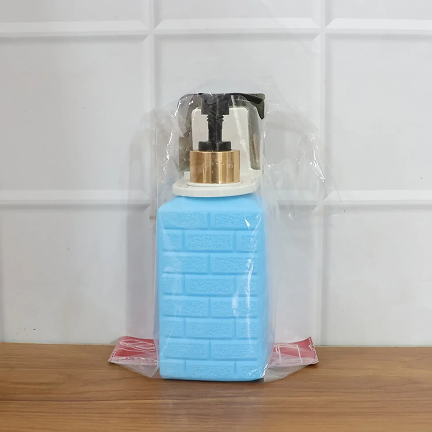 Wall-Mounted Liquid Soap Dispenser – Hygienic, Space-Saving Solution - Detailed Feature View 9