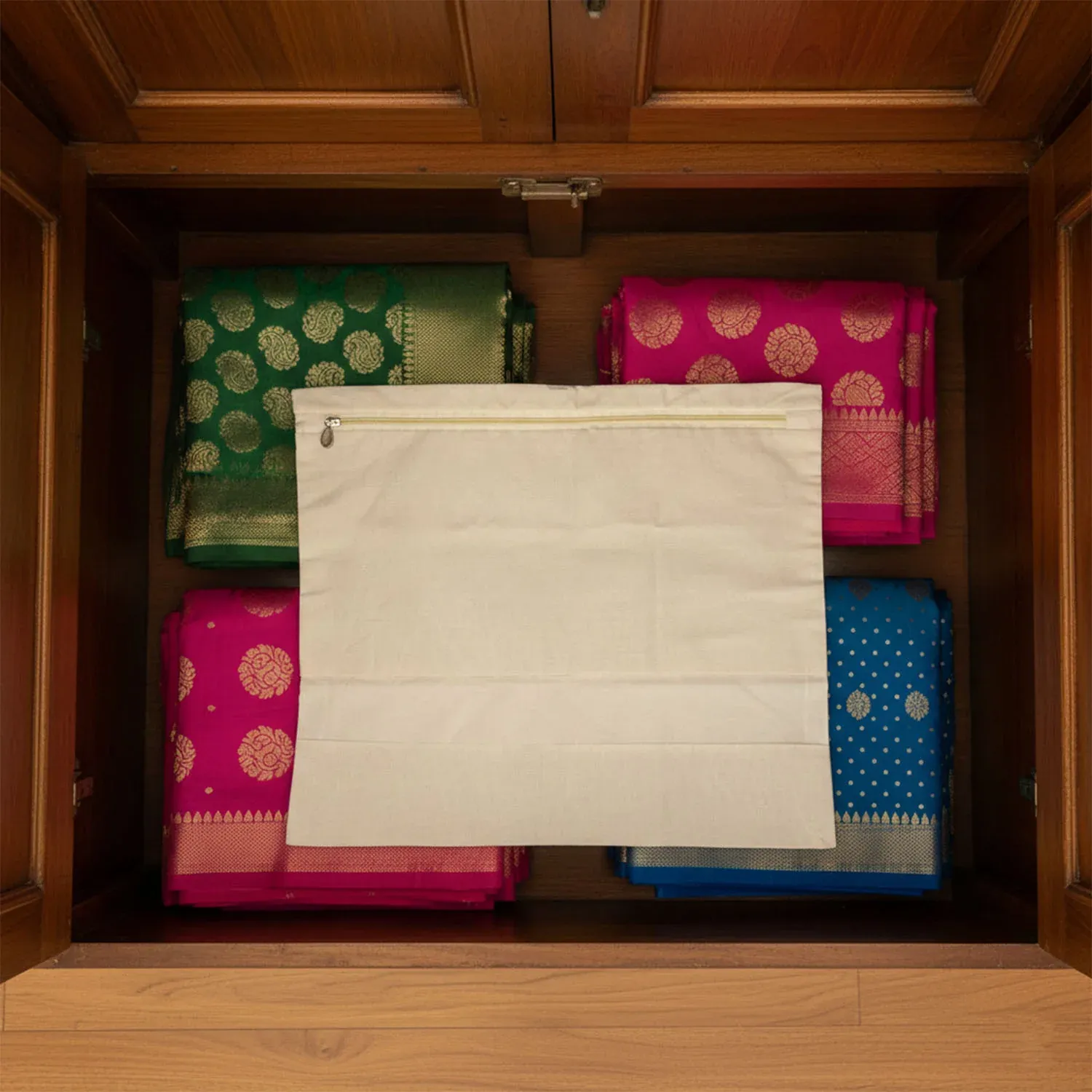 Saree Storage Bag – Zip Closure Multipurpose Organizer 14.5x16.5 cm - Detailed Feature View 2