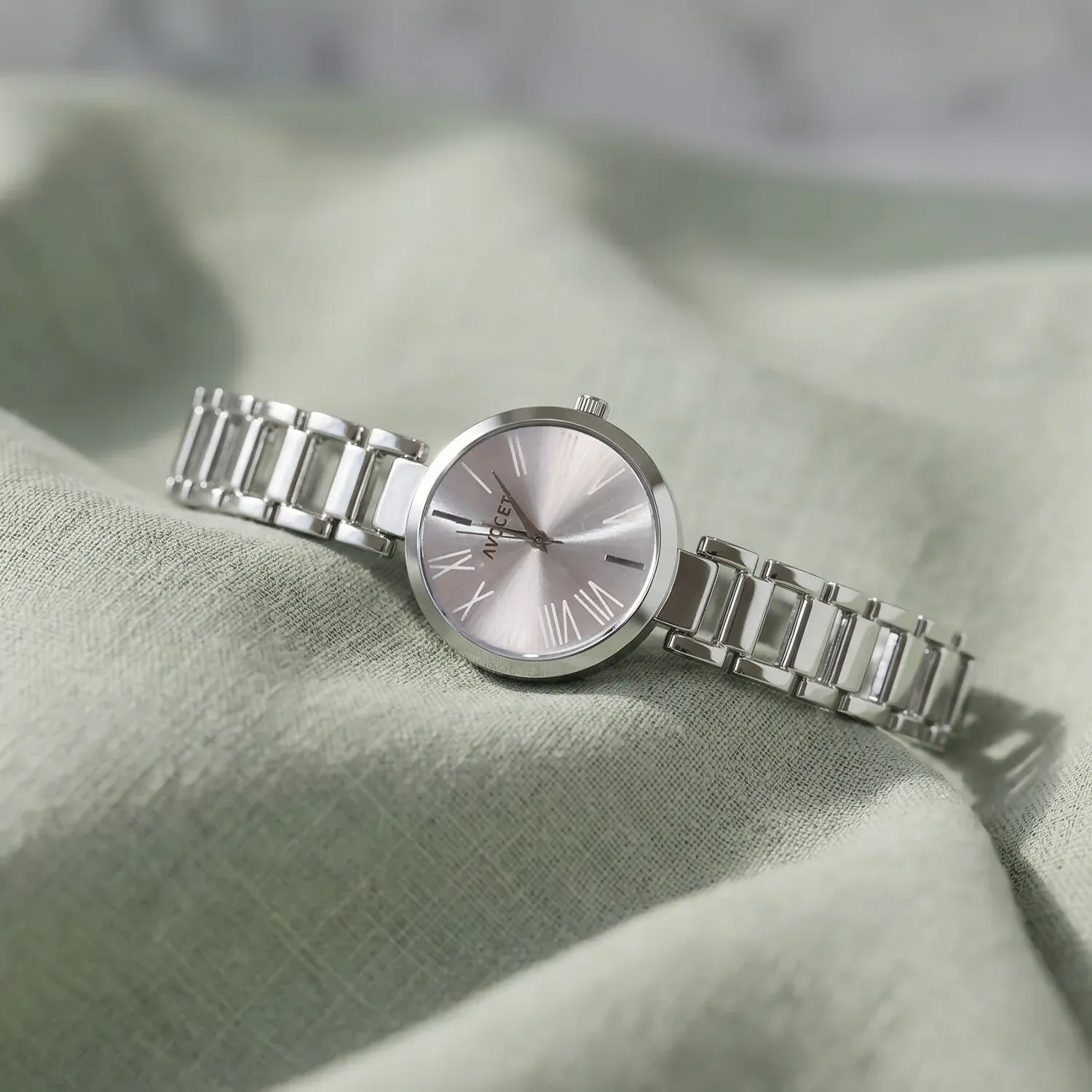 Minimal Silver Dial Women's Watch – Elegant & Versatile Accessory - Detailed Feature View 1