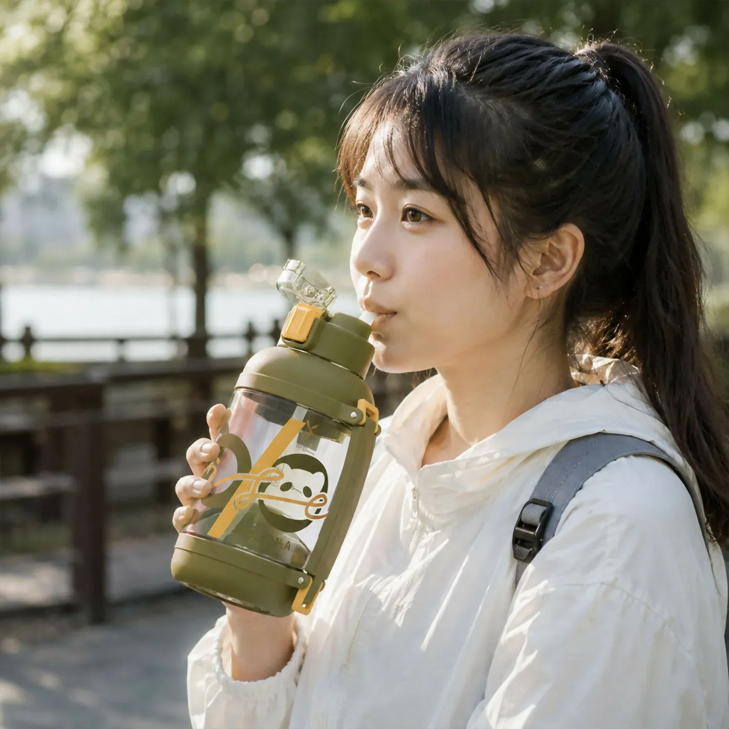 KOLORR Large Capacity Leakproof Sipper Water Bottle with Handle (1500ML) - Detailed Feature View 3
