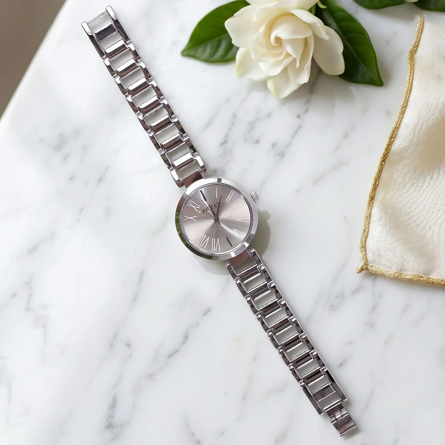 Minimal Silver Dial Women's Watch – Elegant & Versatile Accessory - Detailed Feature View 3