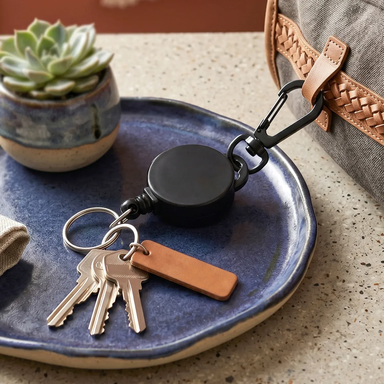 Retractable Keychain – Durable Anti-Lost with Clip | Velvet Wheels - Detailed Feature View 7