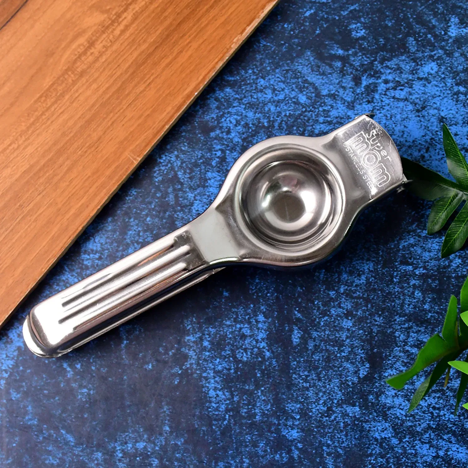 Stainless Steel Lemon Squeezer – 2-in-1 Juicer with Bottle Opener - Detailed Feature View 2