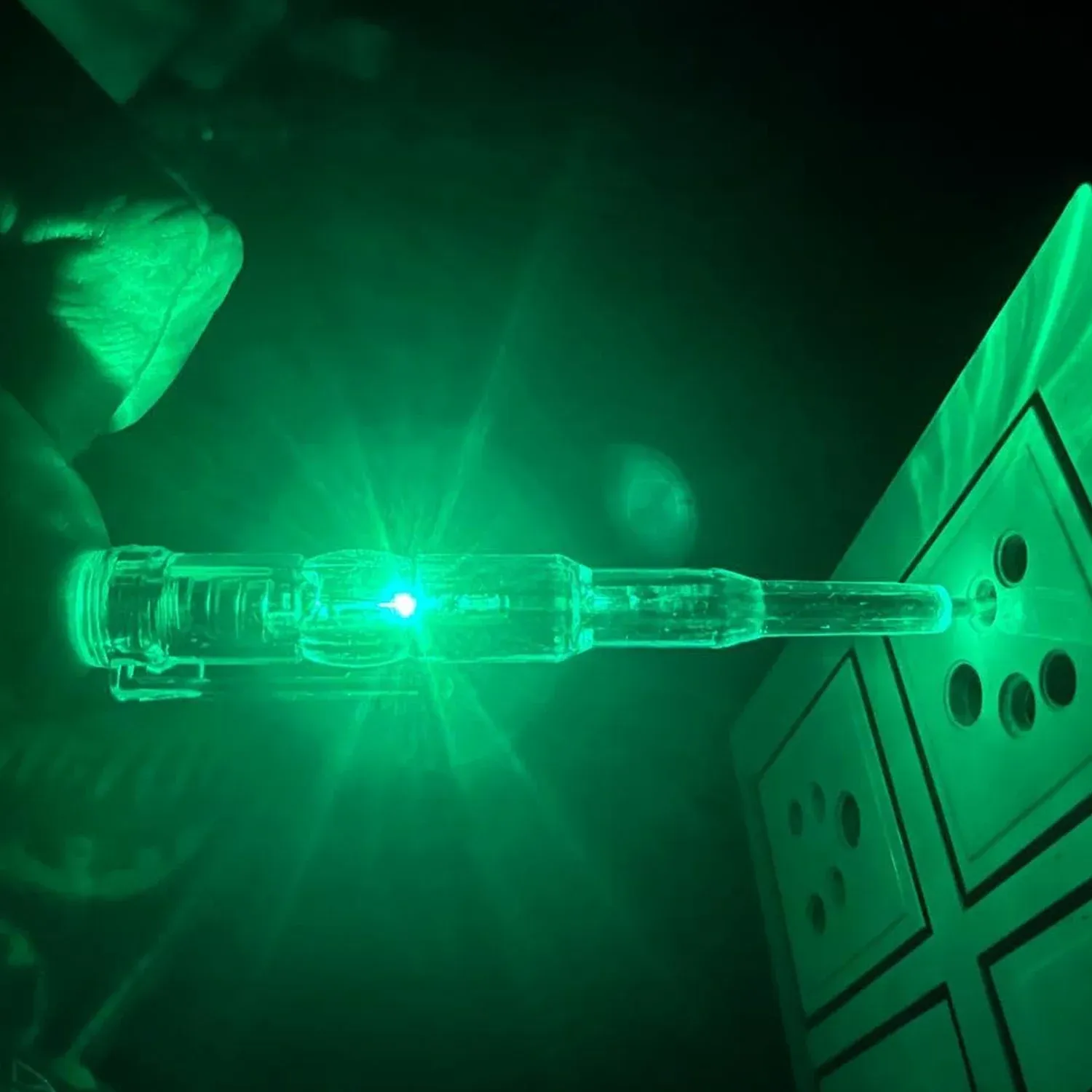 Digital Voltage Tester Pen – Rapid & Safe Electrical Detection - Detailed Feature View 3