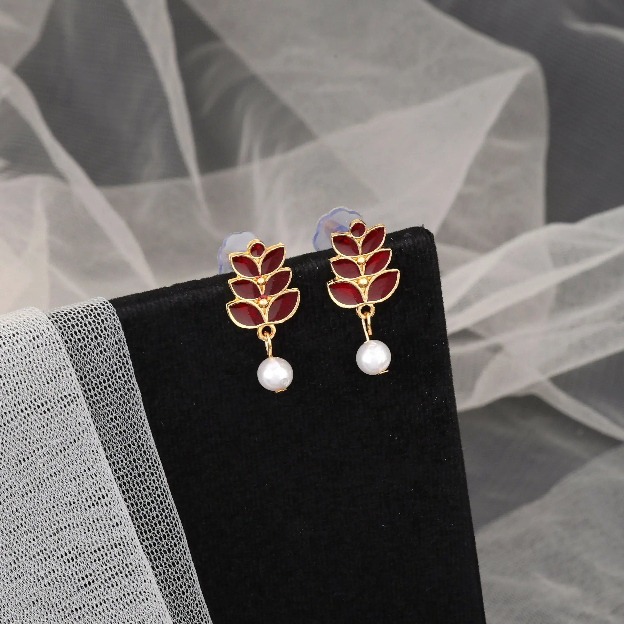 Gold-Tone Matte Leaf Motif Choker with Faux Pearls – Elegant Design - Detailed Feature View 1