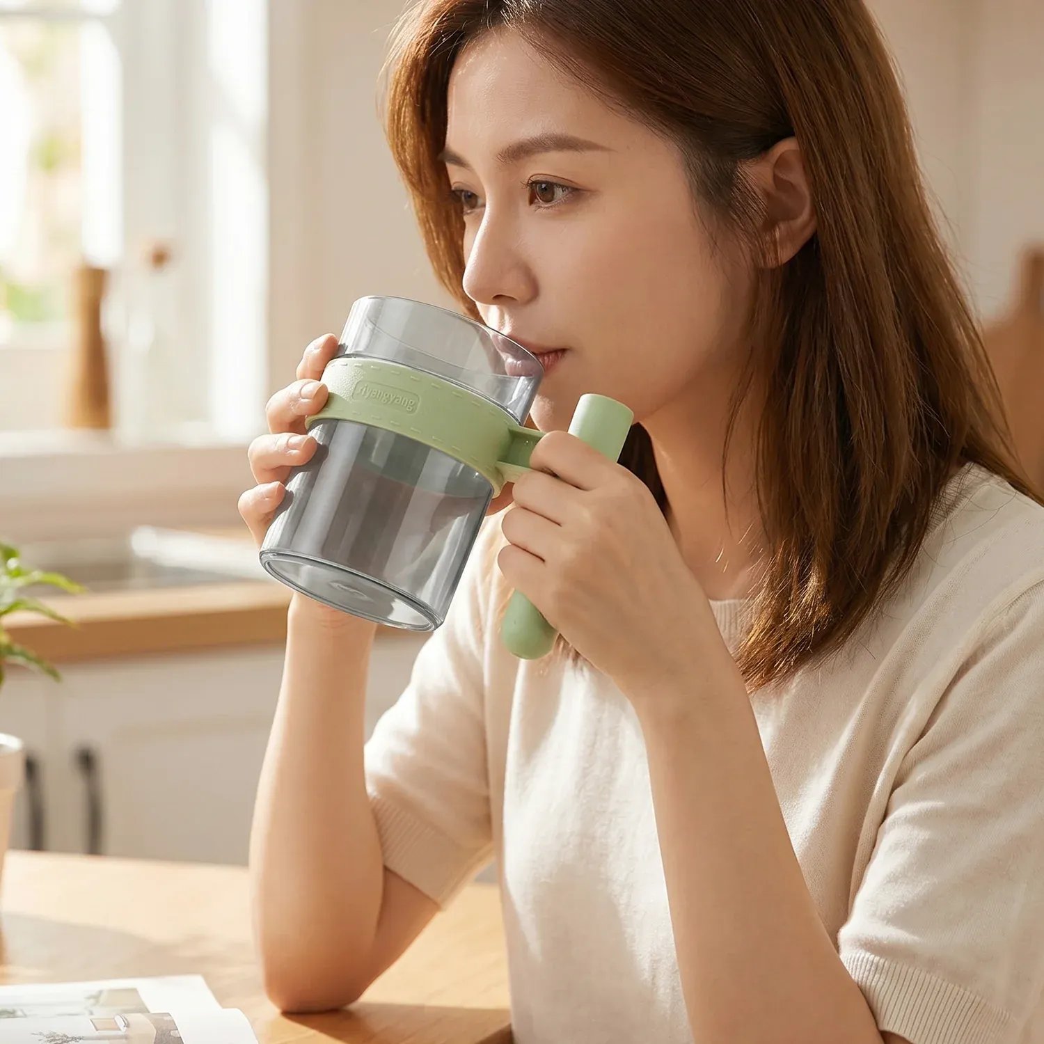 Transparent Plastic Cup with Handle Reusable Water Tea and Coffee M... - Detailed Feature View 2