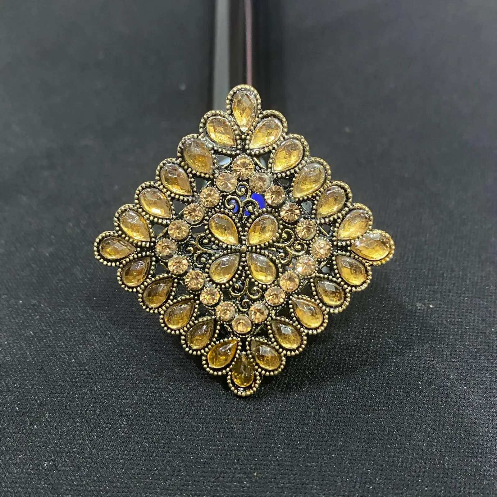 Luxury Vintage Crystal Cocktail Ring – Elegant Ethnic Accessory - Detailed Feature View 3