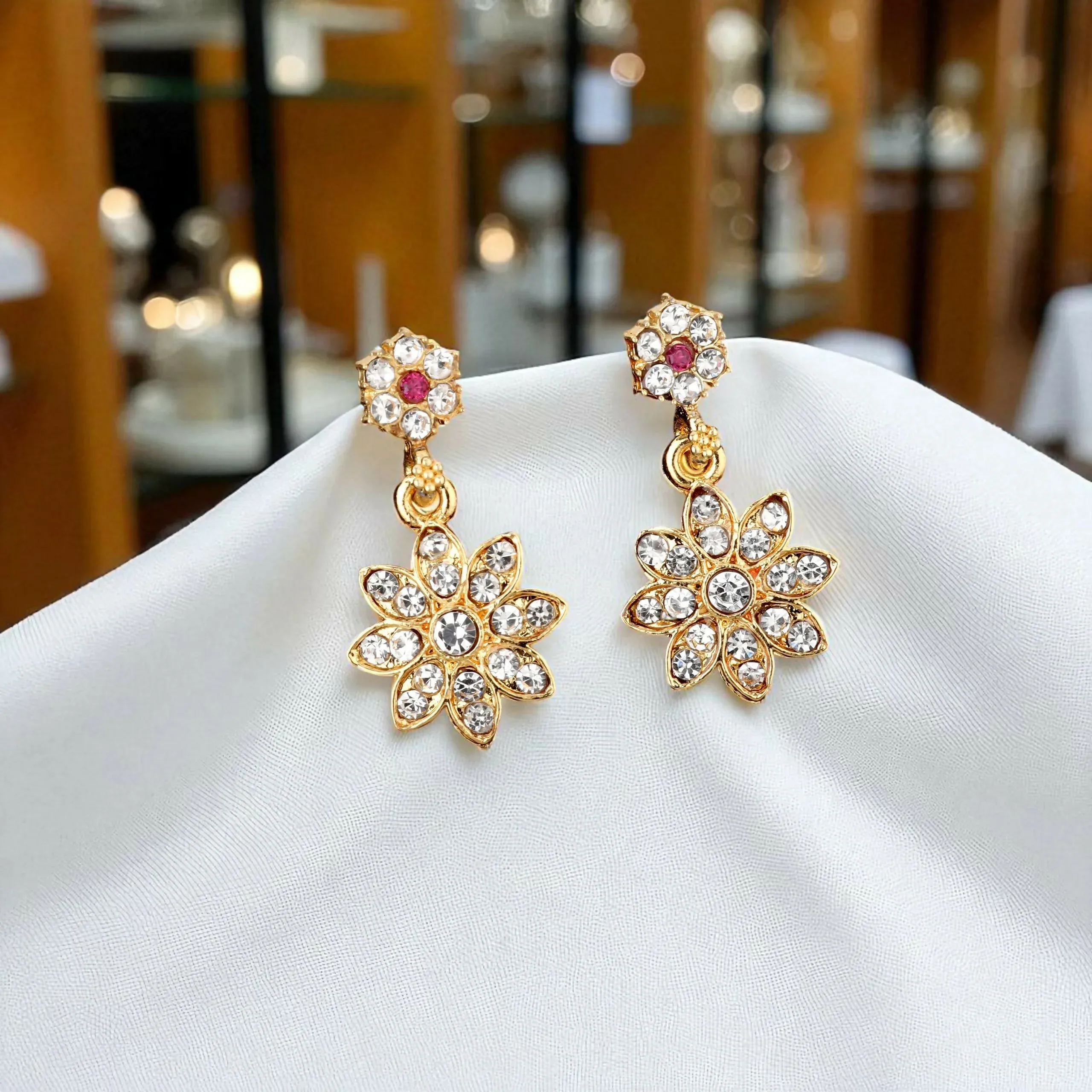 Floral Choker Necklace Set – Elegant Diamond-Look Accent Stones - Detailed Feature View 2