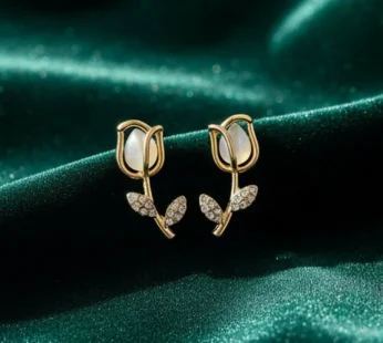 Pearl Tulip Stud Earrings – Elegant Korean Style Floral Jewelry