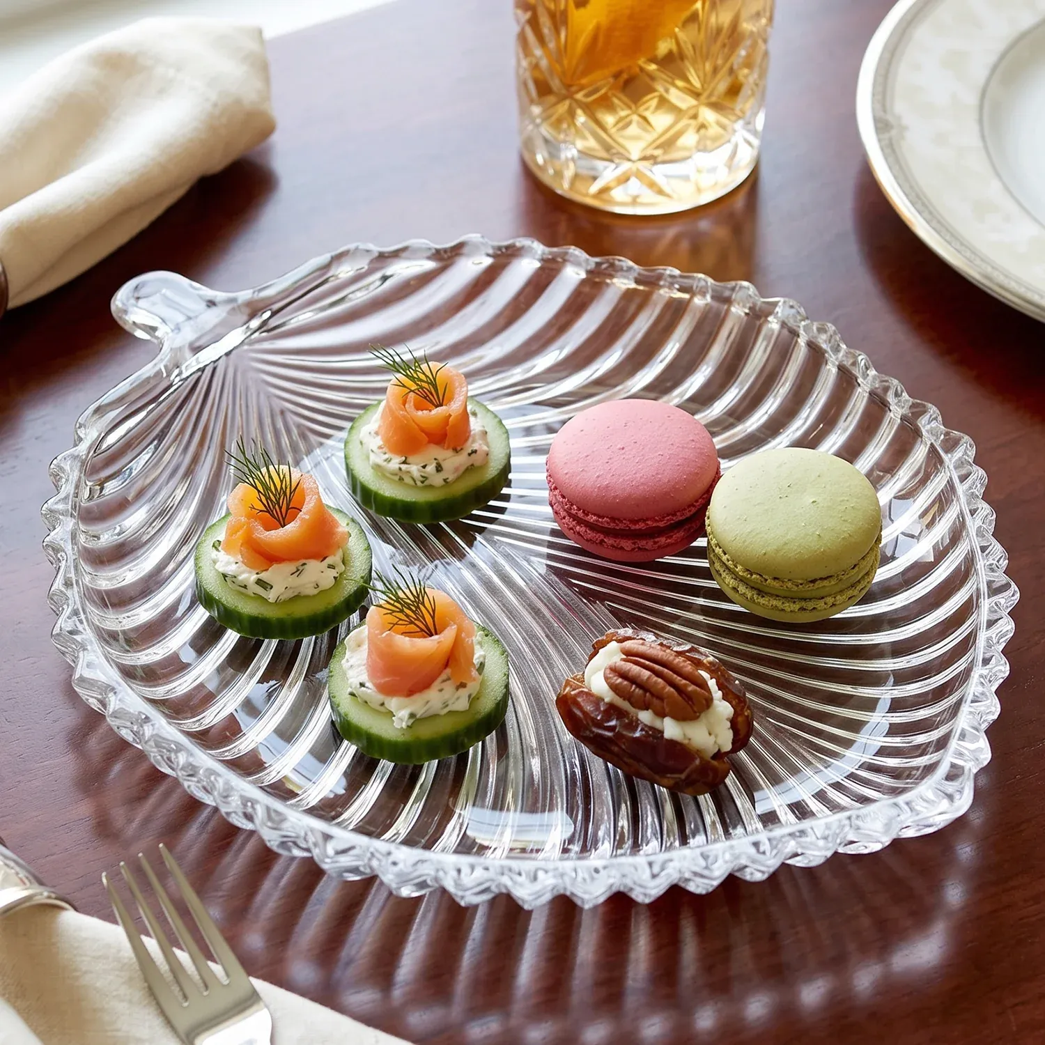 Leaf Shape Glass Serving Tray 20 x 16 cm Platter for Snacks and Dessert (1 Pc) - Detailed Feature View 3
