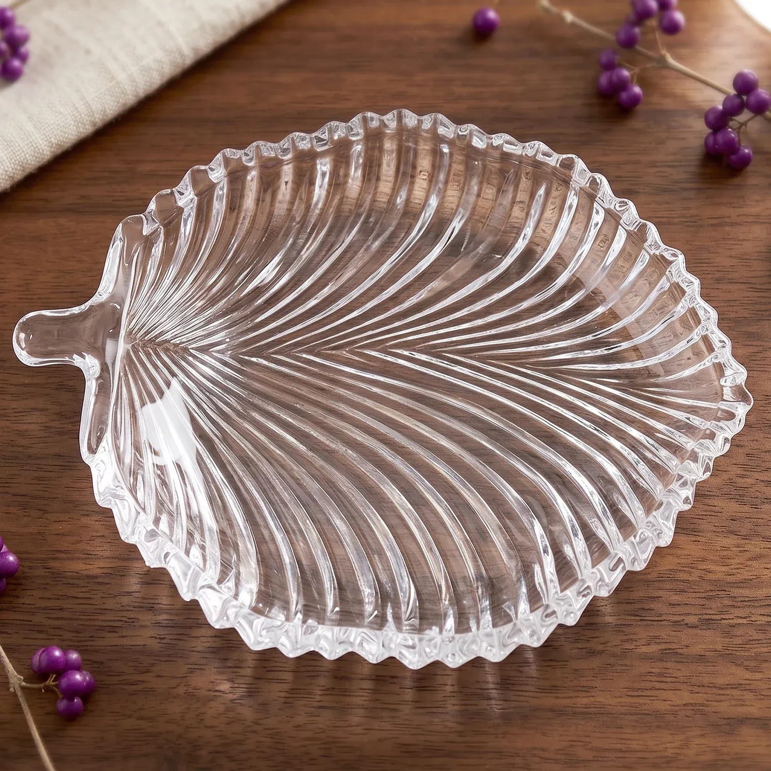 Leaf Shape Glass Serving Tray 20 x 16 cm Platter for Snacks and Dessert (1 Pc) - Detailed Feature View 6