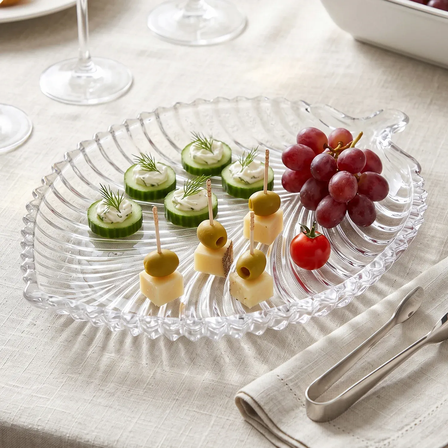 Leaf Shape Glass Serving Tray 20 x 16 cm Platter for Snacks and Dessert (1 Pc) - Detailed Feature View 7
