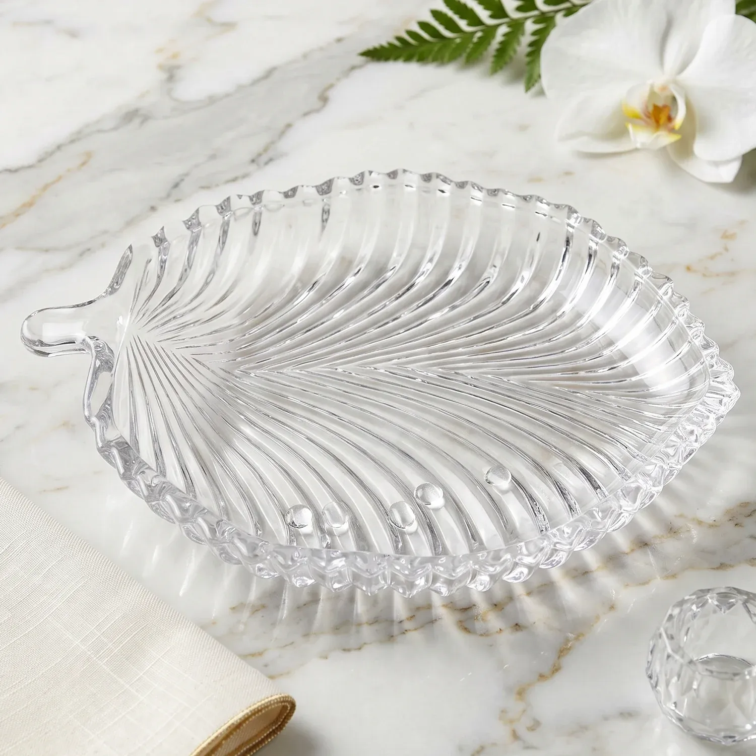 Leaf Shape Glass Serving Tray 20 x 16 cm Platter for Snacks and Dessert (1 Pc) - Detailed Feature View 2