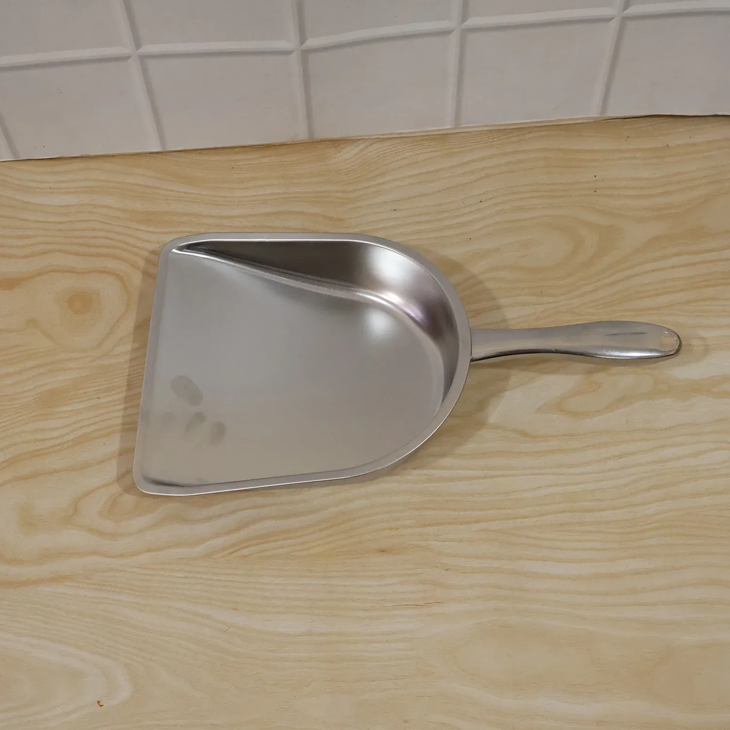 Stainless Steel Dustpan – Heavy Duty Cleaning Tool with Handle - Detailed Feature View 8