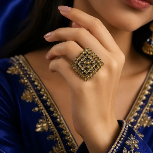 Luxury Vintage Crystal Cocktail Ring – Elegant Ethnic Accessory
