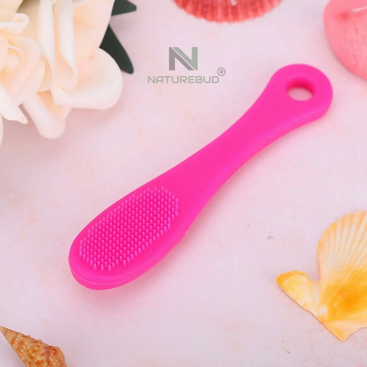 Face Scrubber – Gentle Exfoliation & Precise Eyeliner Combo - Detailed Feature View 2