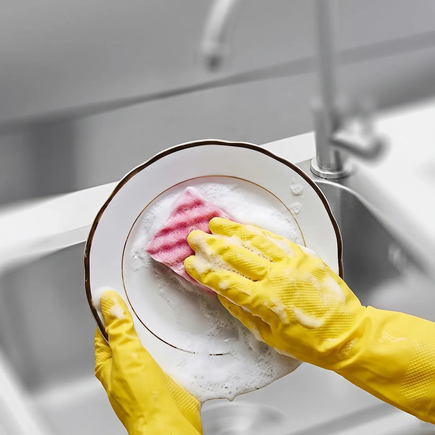 Waterproof Rubber Gloves – Durable & Reusable for Household Tasks - Detailed Feature View 2