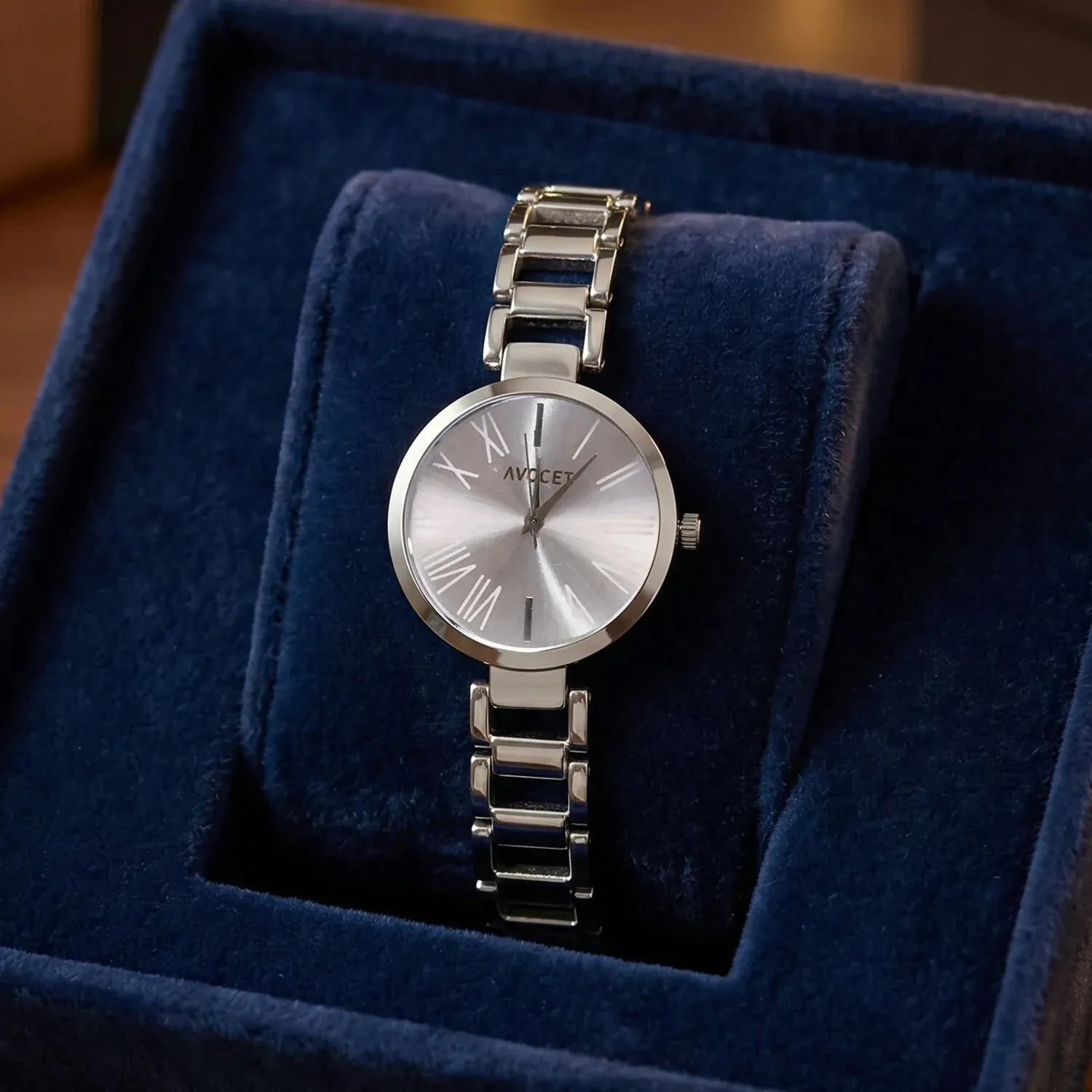 Minimal Silver Dial Women's Watch – Elegant & Versatile Accessory - Detailed Feature View 5
