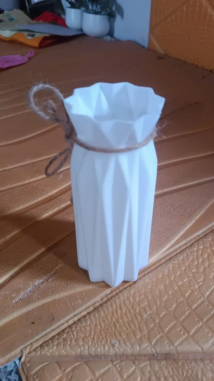 Plastic Flower Vase – Elegant Design for Home & Gift - Detailed Feature View 6