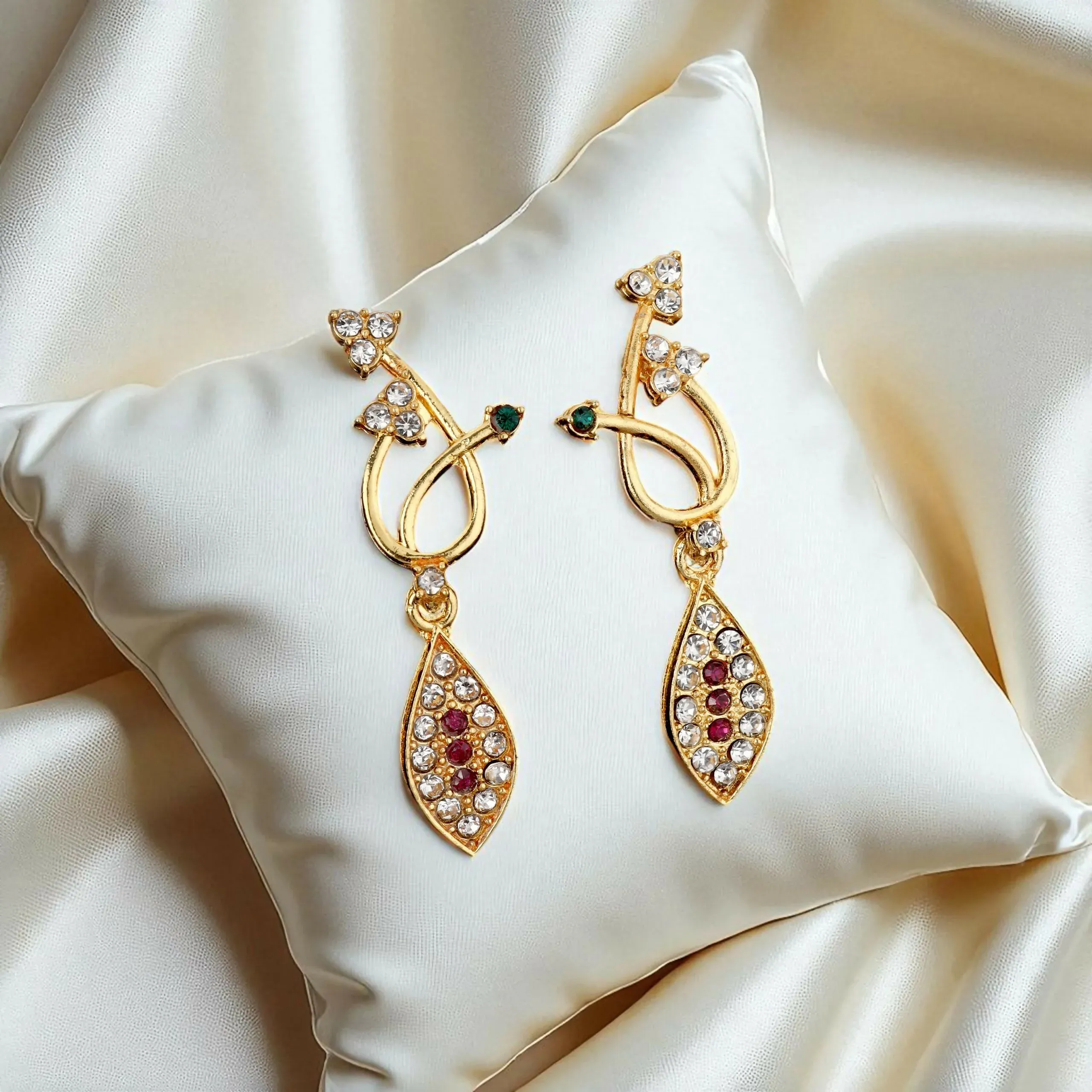 Gold-Toned Floral Necklace Set – Elegant Evening Jewellery - Detailed Feature View 2