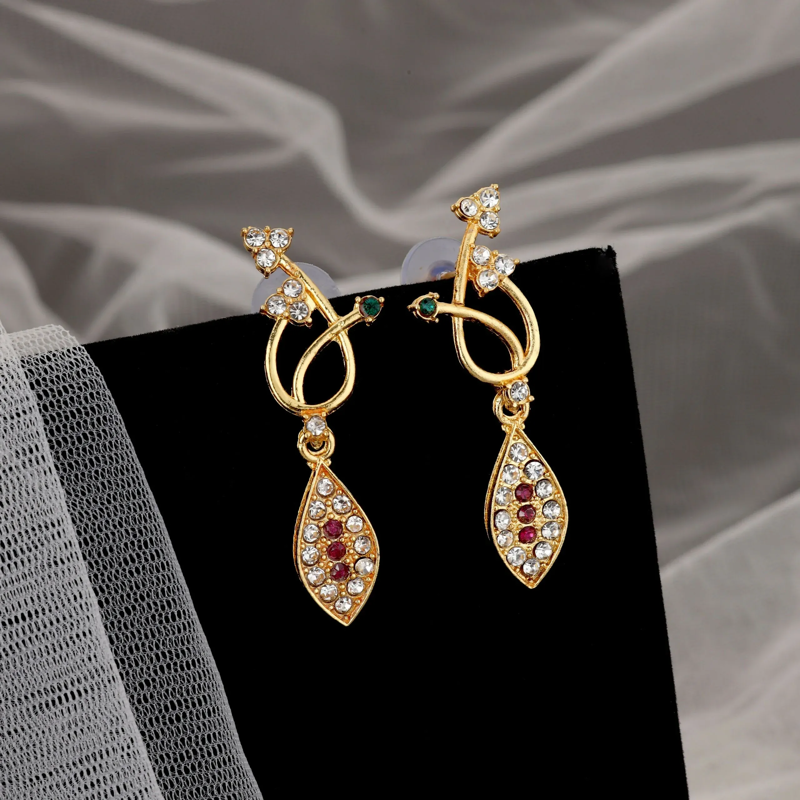 Gold-Toned Floral Necklace Set – Elegant Evening Jewellery - Detailed Feature View 1