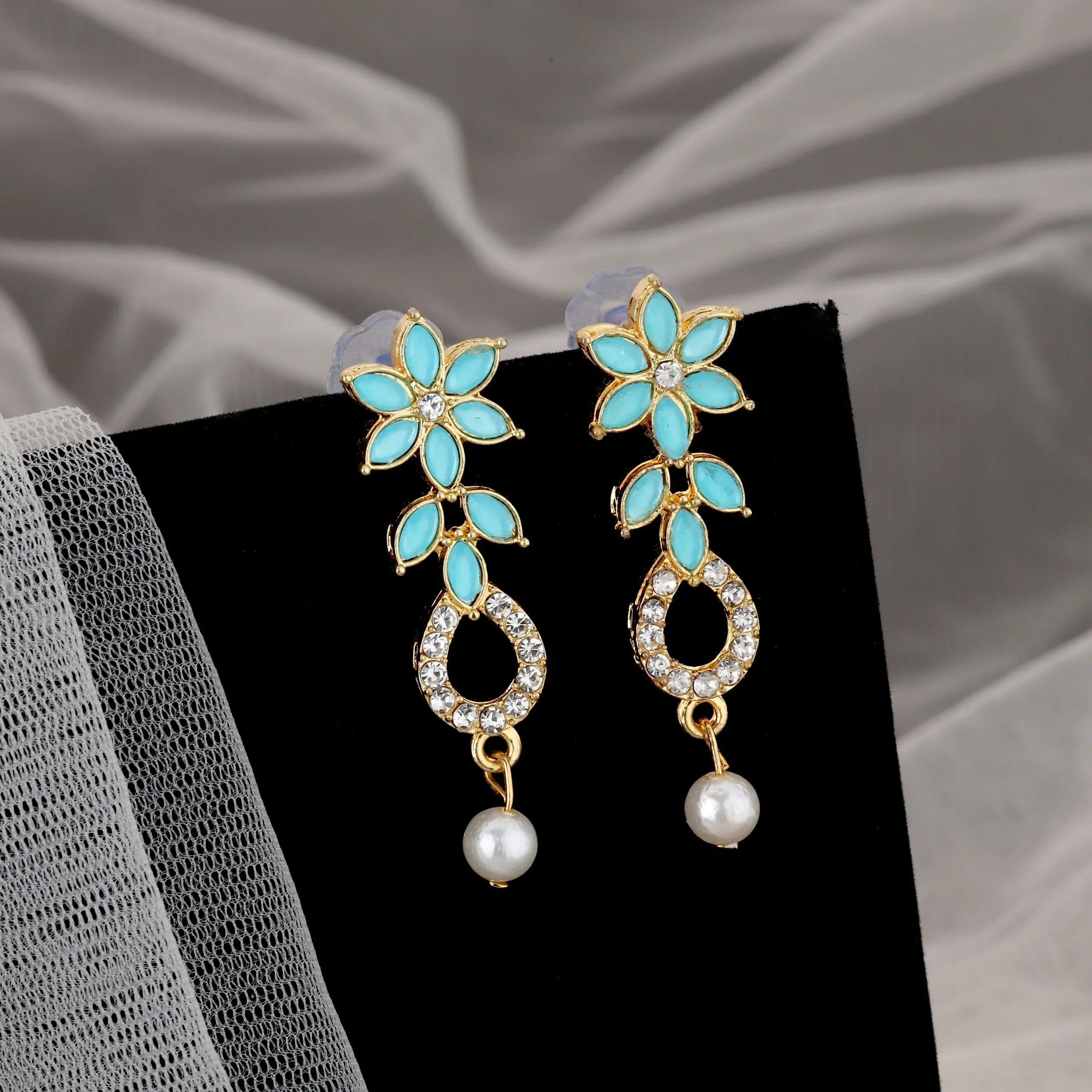 Turquoise Necklace Set – Gold-Plated Floral Link Design - Detailed Feature View 1