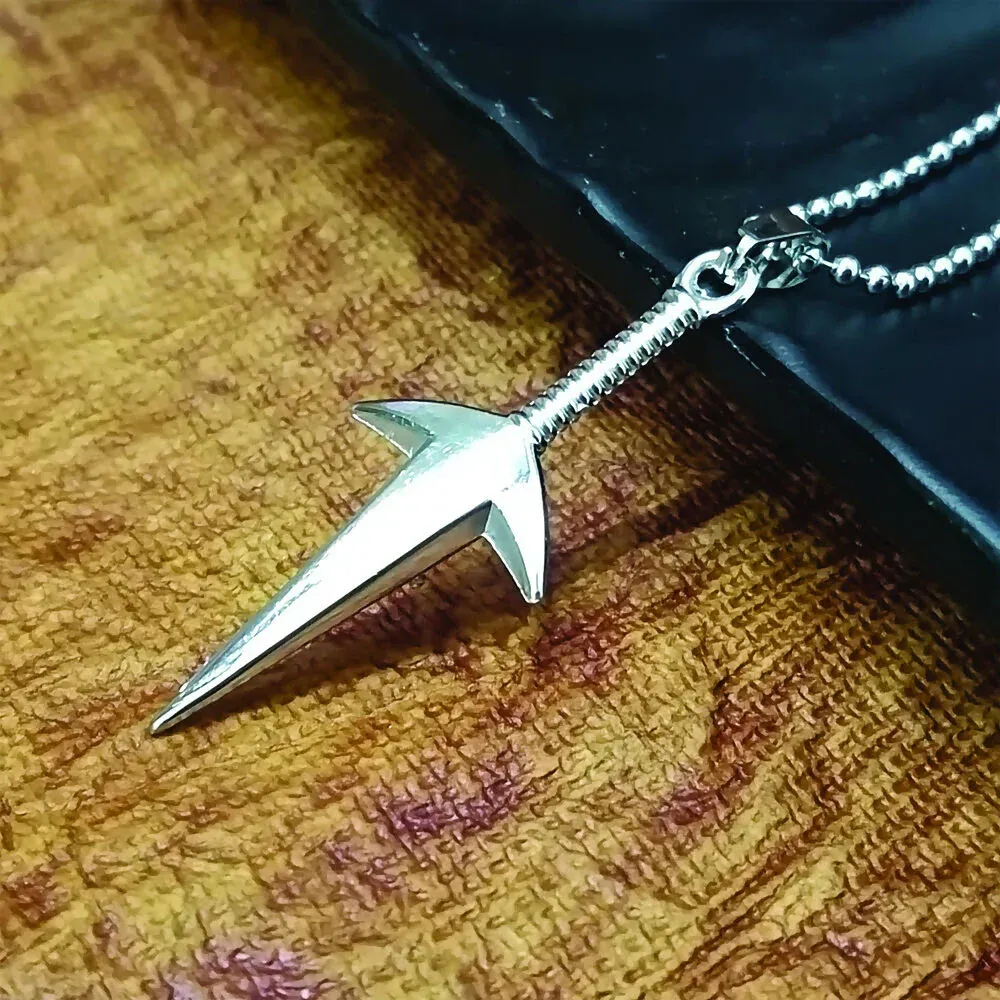 Silver Tone Arrow Chain Pendant – Stylish Men's Accessory - Detailed Feature View 2