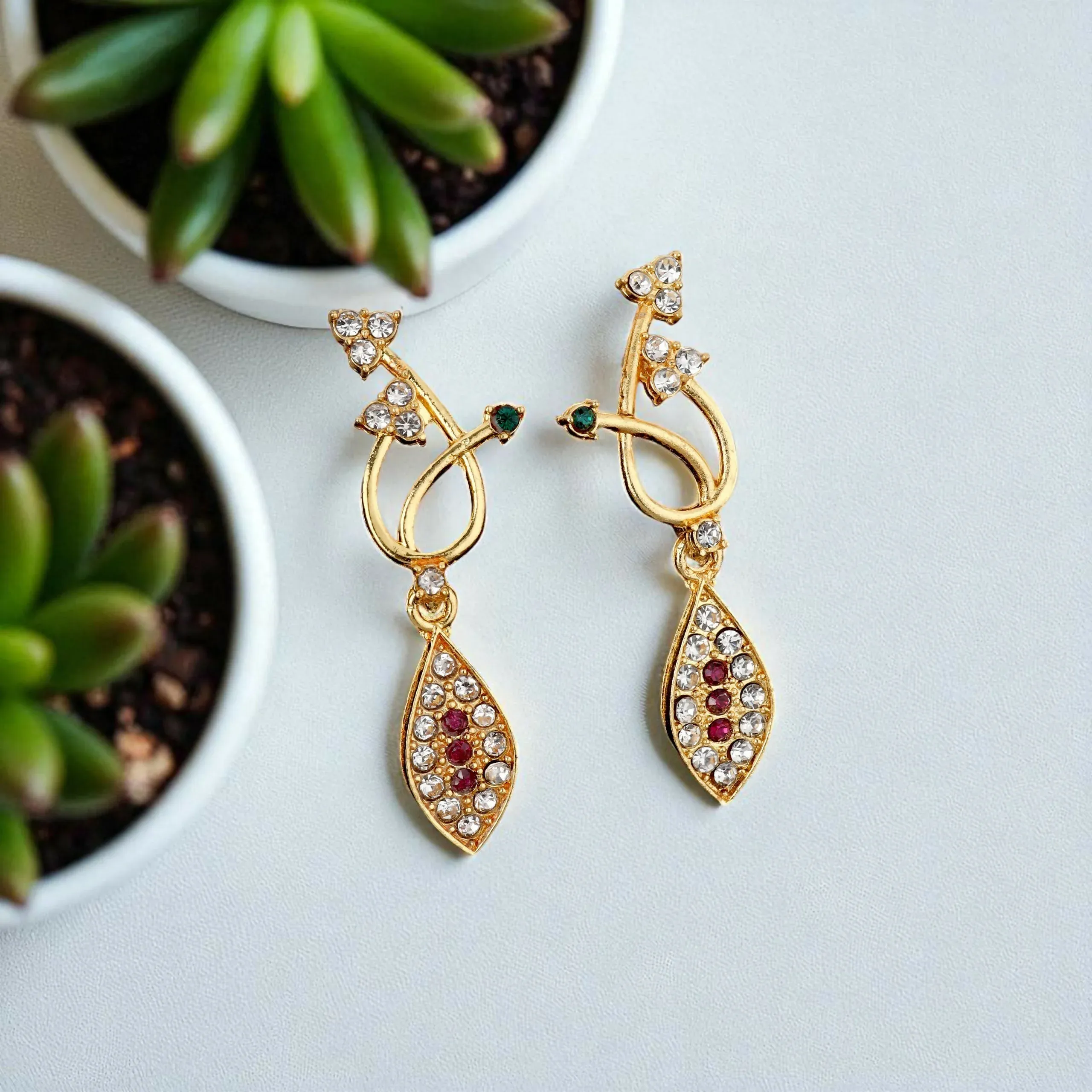 Gold-Toned Floral Necklace Set – Elegant Evening Jewellery - Detailed Feature View 3