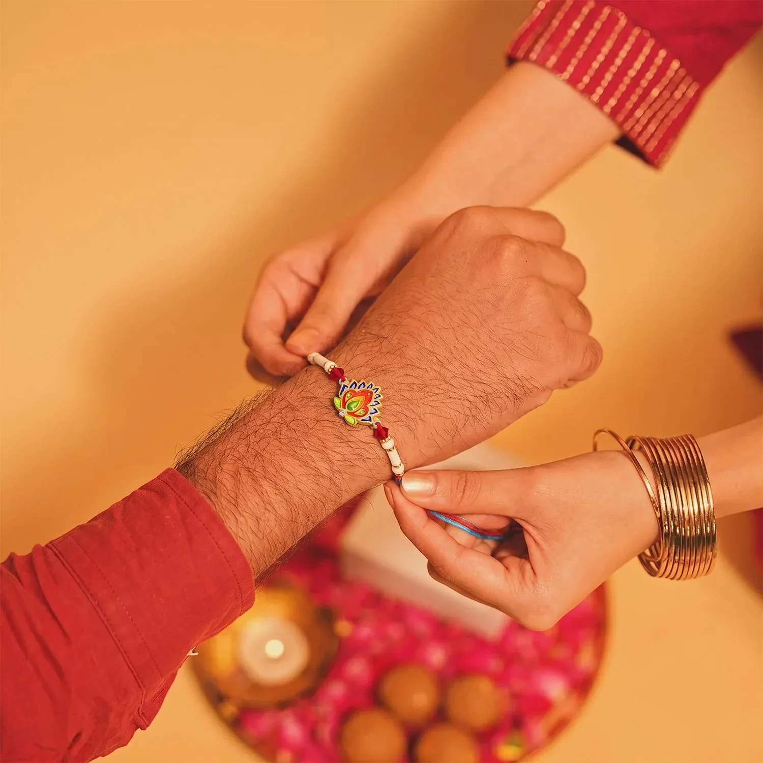 Peacock Feather Rakhi – Festive Beads & Elegant Design - Detailed Feature View 2