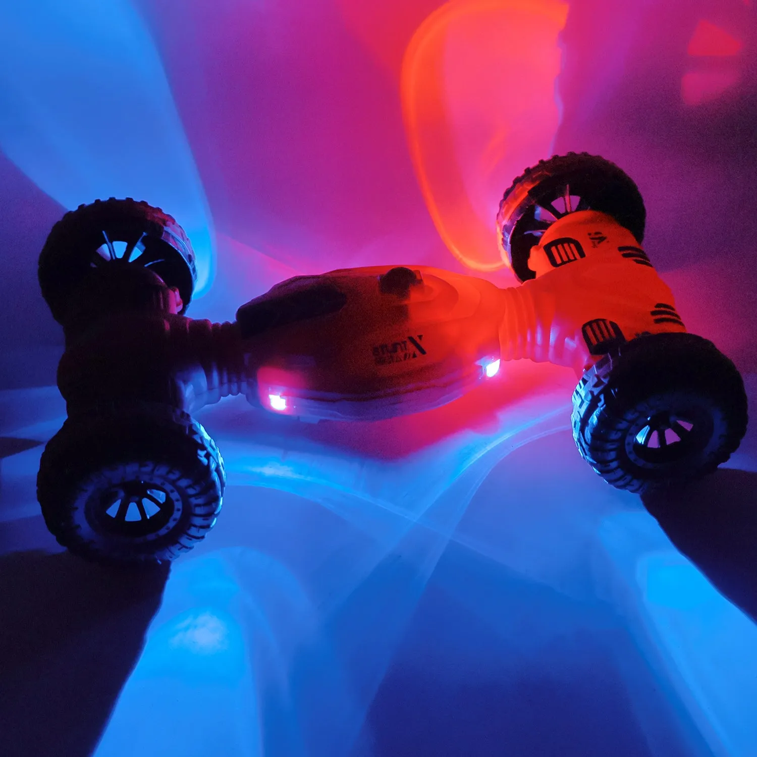 Remote Control Stunt Car – One-Key Deformation & 360° Spin - Detailed Feature View 3