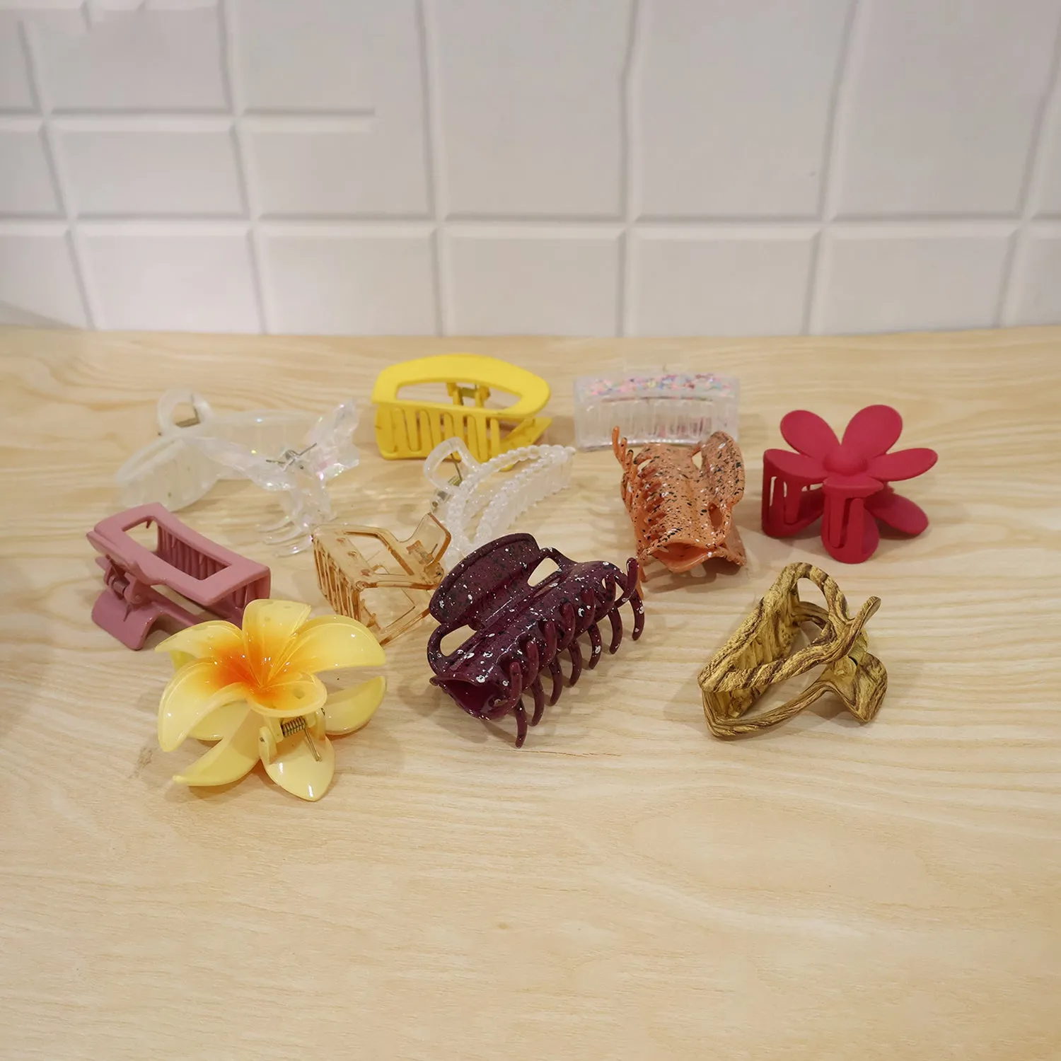 Plastic Stylish Flower Hair Clip Claw Clutcher Mix Design (1 Pc) - Detailed Feature View 11