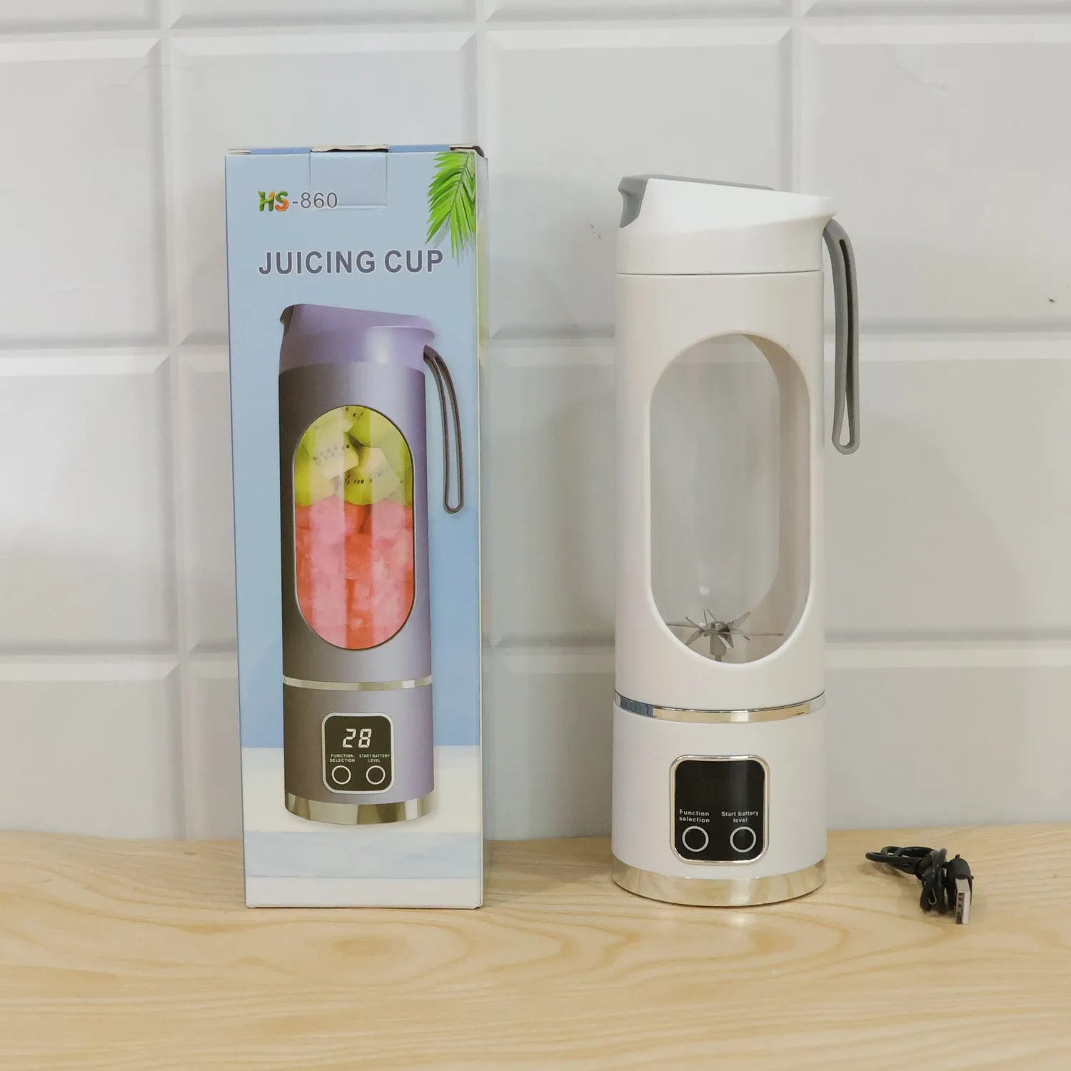 Portable USB Rechargeable Juicing Cup Blender for Smoothies, Shakes and Travel - Detailed Feature View 8