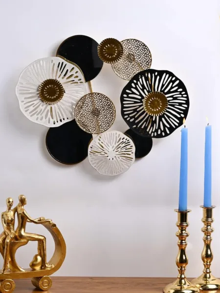 Golden Beauty – Round Wall Plaque