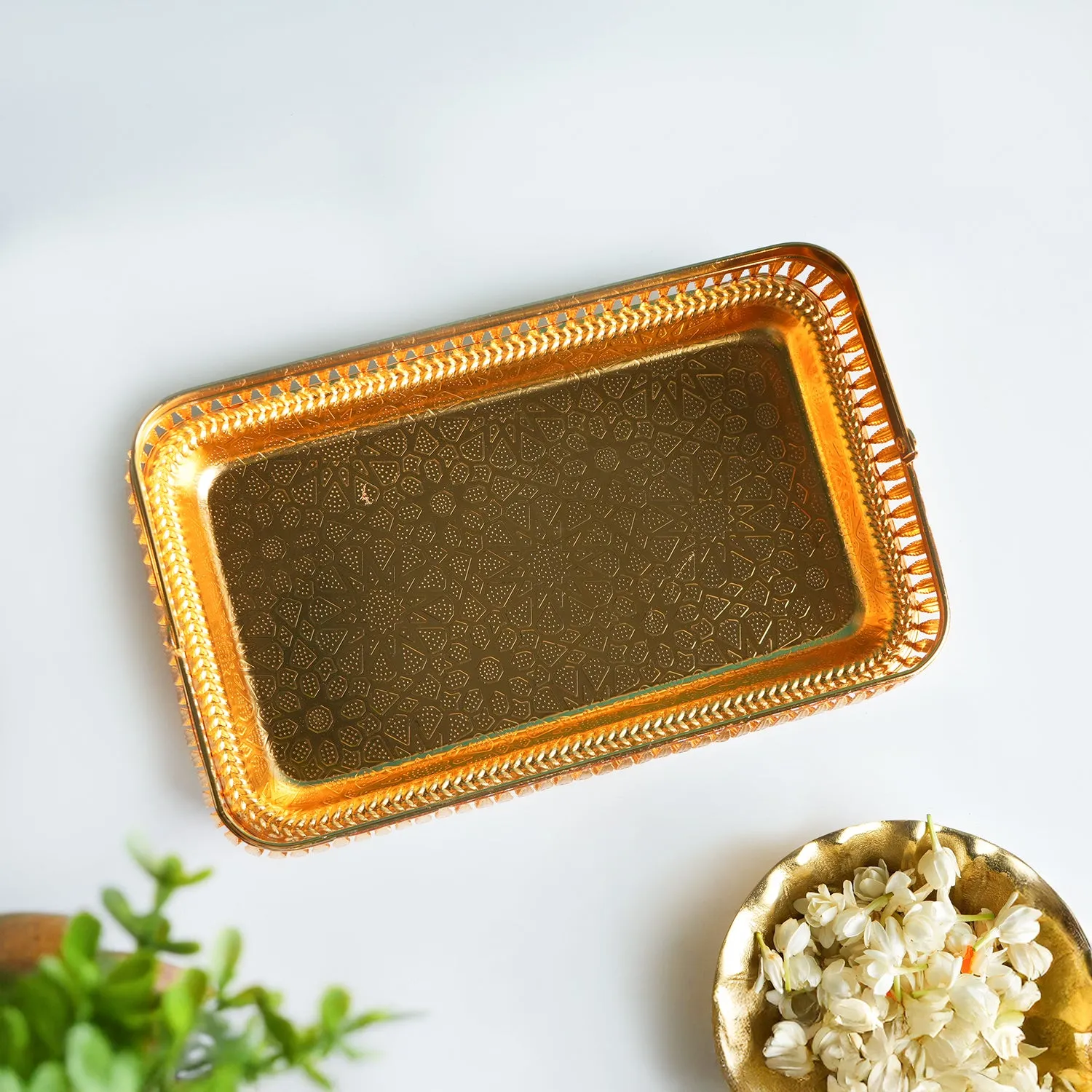 Golden Nordic Iron Basket With Handle - Detailed Feature View 2