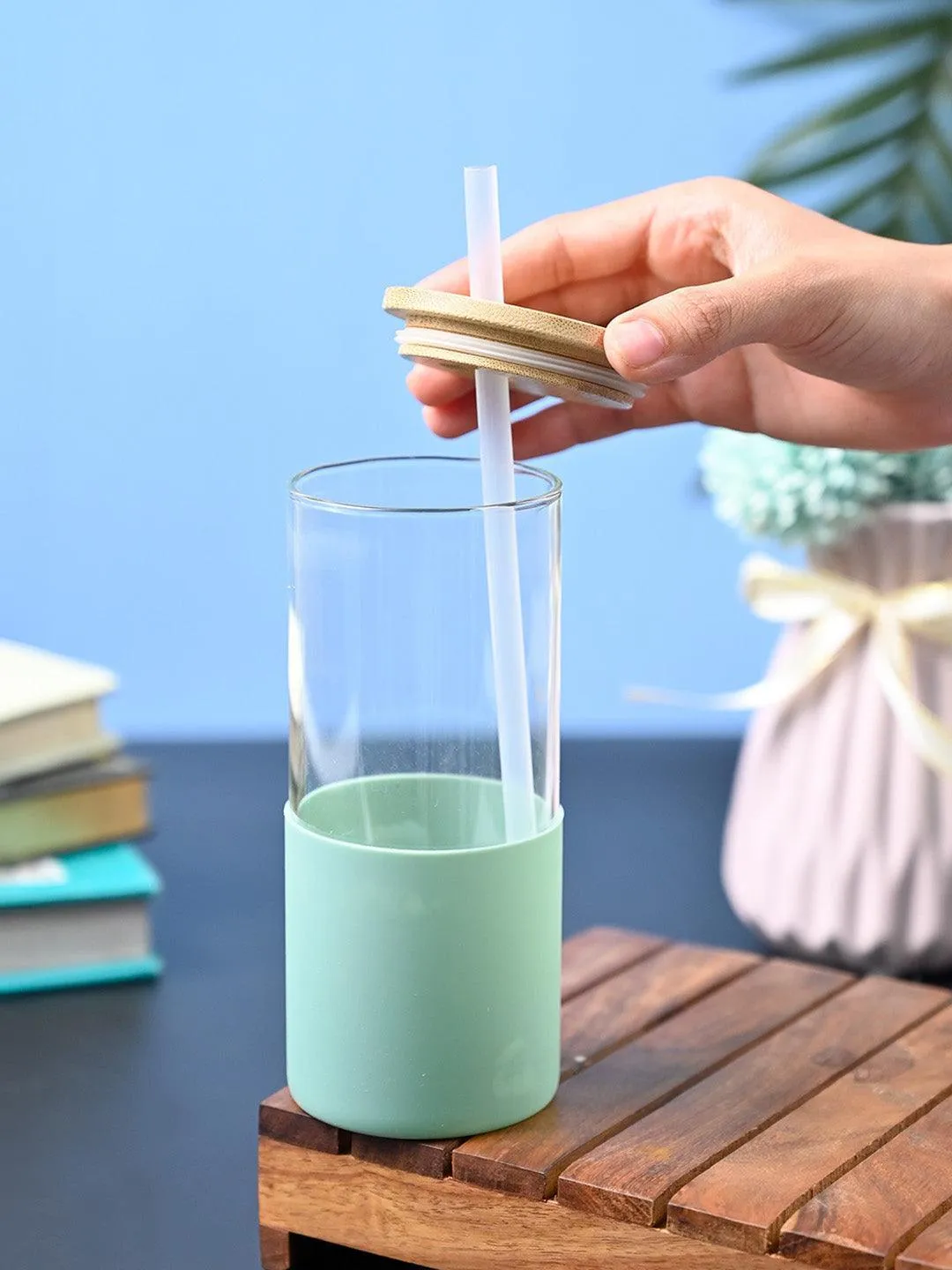 Green Borosilicate Glass Sipper With Straw - 350 Ml - Detailed Feature View 5