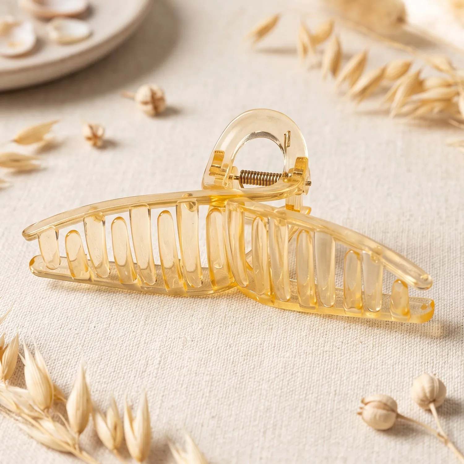 Stylish Plastic Hair Clip Transparent Claw Clutcher for Women (1 Pc) - Detailed Feature View 3